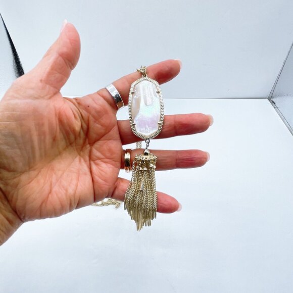 Kendra Scott Gold Long Necklace Mother-Of-Pearl Pendant & Tassel Chain - Picture 5 of 6